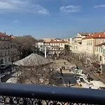 #201-heart Of Vieil - Place Nationale-high-end Newly Renovated & Furnished