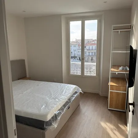 Apartment #201-heart Of Vieil - Place Nationale-high-end Newly Renovated & Furnished *