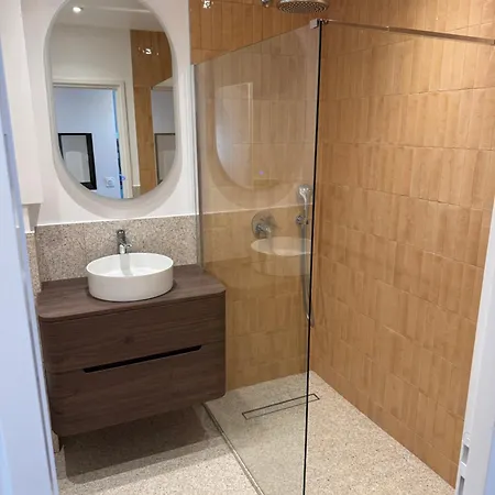 #201-heart Of Vieil - Place Nationale-high-end Newly Renovated & Furnished Apartment *