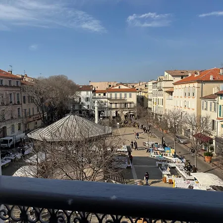 #201-heart Of Vieil - Place Nationale-high-end Newly Renovated & Furnished