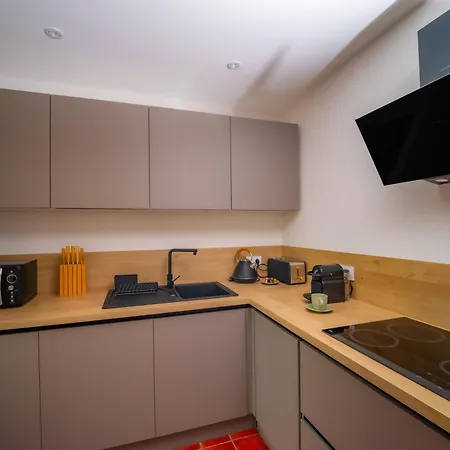 Апартаменти #201-heart Of Vieil - Place Nationale-high-end Newly Renovated & Furnished Антіб