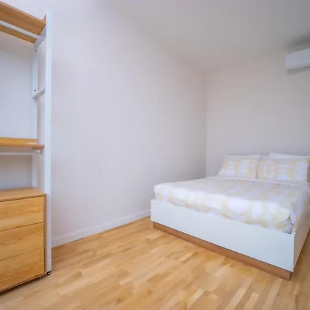 Apartment #201-heart Of Vieil - Place Nationale-high-end Newly Renovated & Furnished *