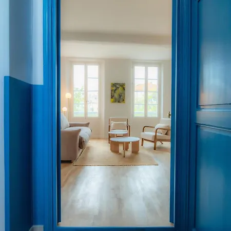 Διαμέρισμα #201-heart Of Vieil - Place Nationale-high-end Newly Renovated & Furnished Αντίμπ