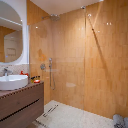 #201-heart Of Vieil - Place Nationale-high-end Newly Renovated & Furnished Διαμέρισμα