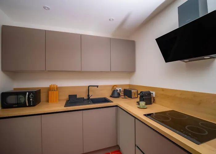 Апартаменти #201-heart Of Vieil - Place Nationale-high-end Newly Renovated & Furnished Антіб