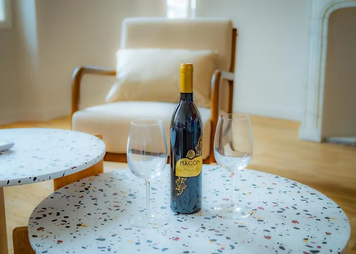 #201-heart Of Vieil - Place Nationale-high-end Newly Renovated & Furnished Апартаменти *